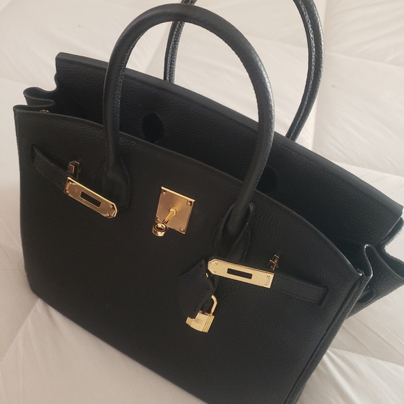 Elegant Black Leather Handbag - Picture 8 of 8
